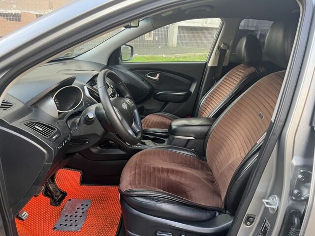 Сірий Хендай іх35, об'ємом двигуна 2 л та пробігом 156 тис. км за 9999 $, фото 12 на Automoto.ua