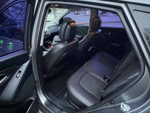 Серый Хендай их35, объемом двигателя 2 л и пробегом 150 тыс. км за 13650 $, фото 5 на Automoto.ua