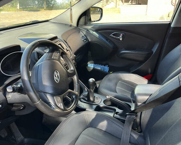 Сірий Хендай іх35, об'ємом двигуна 2 л та пробігом 279 тис. км за 8300 $, фото 16 на Automoto.ua