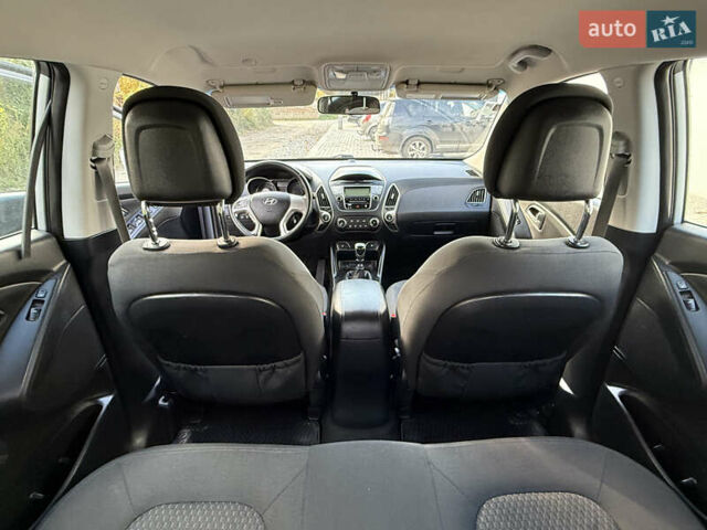 Серый Хендай их35, объемом двигателя 2 л и пробегом 260 тыс. км за 9300 $, фото 12 на Automoto.ua