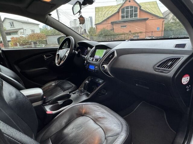 Серый Хендай их35, объемом двигателя 2 л и пробегом 190 тыс. км за 10700 $, фото 16 на Automoto.ua