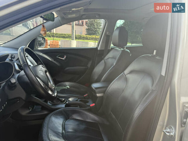 Хендай их35 2010 в Хмельницком на Automoto.ua Серый Хендай их35, объемом двигателя 2 л и пробегом 180 тыс. км за 11000 $, фото 9 на Automoto.ua