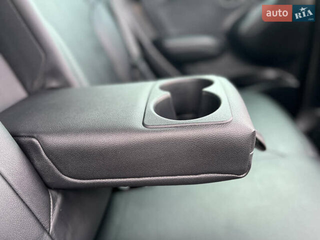 Серый Хендай их35, объемом двигателя 2 л и пробегом 262 тыс. км за 12150 $, фото 79 на Automoto.ua
