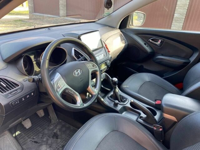 Сірий Хендай іх35, об'ємом двигуна 2 л та пробігом 244 тис. км за 10300 $, фото 8 на Automoto.ua