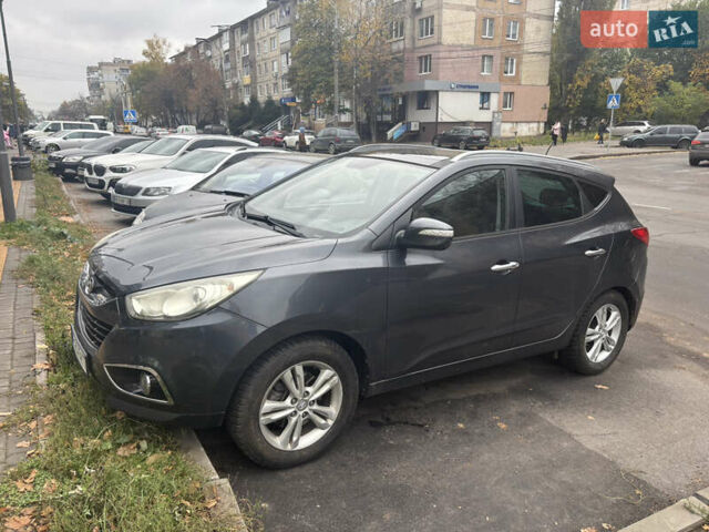 Серый Хендай их35, объемом двигателя 1.69 л и пробегом 225 тыс. км за 11500 $, фото 3 на Automoto.ua