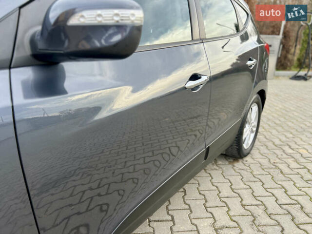 Серый Хендай их35, объемом двигателя 2 л и пробегом 262 тыс. км за 12150 $, фото 19 на Automoto.ua