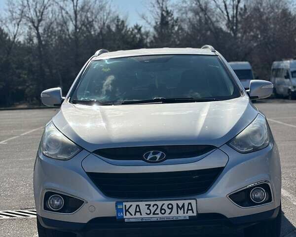 Серый Хендай их35, объемом двигателя 2 л и пробегом 249 тыс. км за 11200 $, фото 26 на Automoto.ua