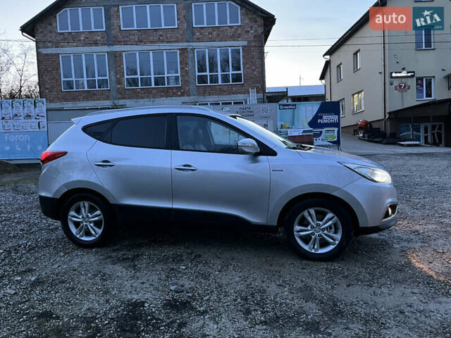 Серый Хендай их35, объемом двигателя 2 л и пробегом 228 тыс. км за 10450 $, фото 4 на Automoto.ua