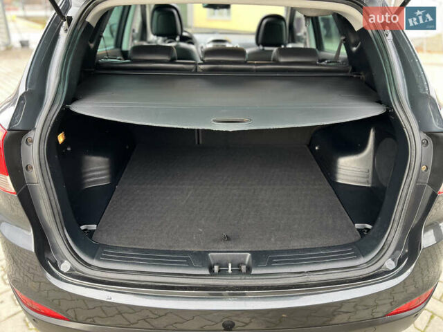 Серый Хендай их35, объемом двигателя 2 л и пробегом 262 тыс. км за 12150 $, фото 76 на Automoto.ua