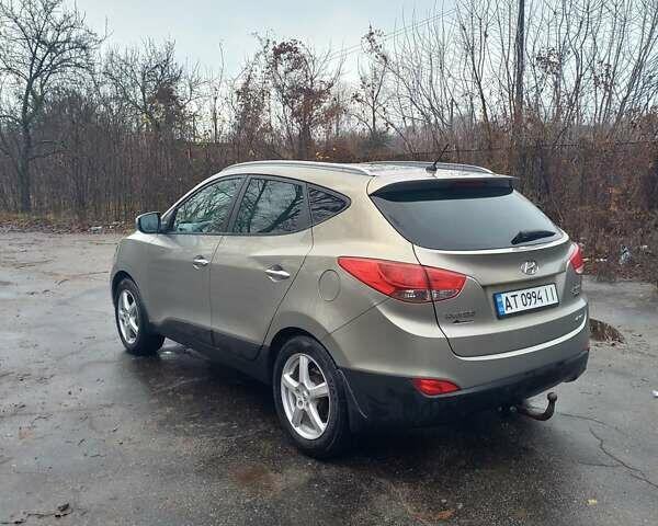 Серый Хендай их35, объемом двигателя 2 л и пробегом 244 тыс. км за 10950 $, фото 16 на Automoto.ua