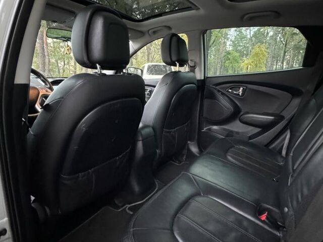 Серый Хендай их35, объемом двигателя 2 л и пробегом 190 тыс. км за 10700 $, фото 17 на Automoto.ua