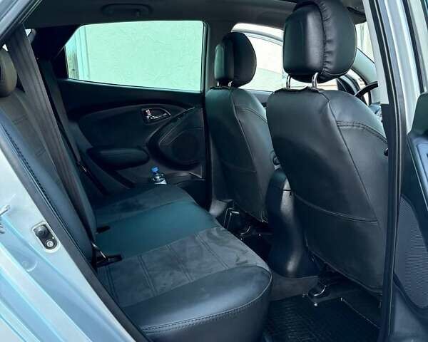 Серый Хендай их35, объемом двигателя 1.7 л и пробегом 160 тыс. км за 11450 $, фото 30 на Automoto.ua