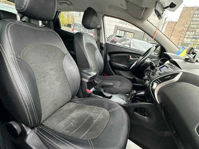 Сірий Хендай іх35, об'ємом двигуна 2 л та пробігом 209 тис. км за 11500 $, фото 2 на Automoto.ua