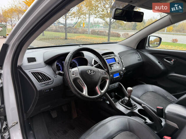 Серый Хендай их35, объемом двигателя 2 л и пробегом 175 тыс. км за 7700 $, фото 15 на Automoto.ua
