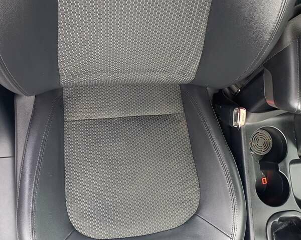 Серый Хендай их35, объемом двигателя 2 л и пробегом 244 тыс. км за 10950 $, фото 24 на Automoto.ua