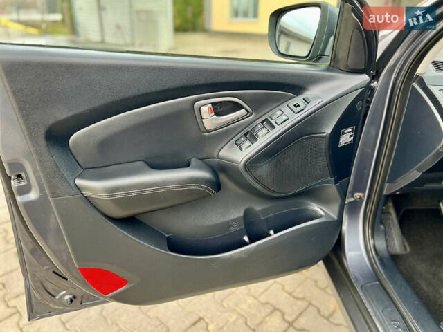 Серый Хендай их35, объемом двигателя 2 л и пробегом 262 тыс. км за 12150 $, фото 55 на Automoto.ua