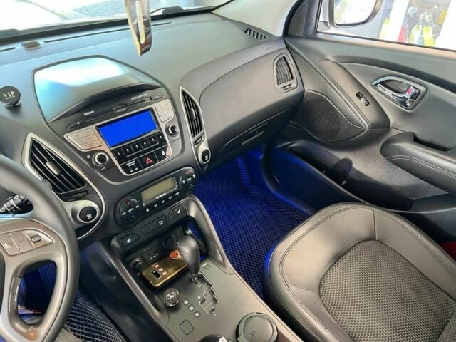 Серый Хендай их35, объемом двигателя 2 л и пробегом 163 тыс. км за 10800 $, фото 15 на Automoto.ua