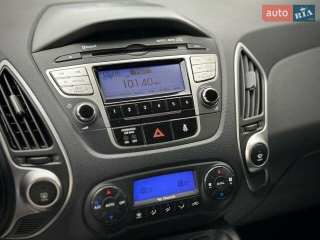 Серый Хендай их35, объемом двигателя 1.7 л и пробегом 192 тыс. км за 14250 $, фото 9 на Automoto.ua