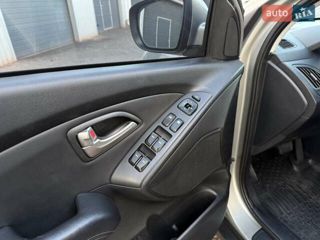 Хендай их35 2010 в Кривом Роге на Automoto.ua Серый Хендай их35, объемом двигателя 2 л и пробегом 220 тыс. км за 11800 $, фото 24 на Automoto.ua