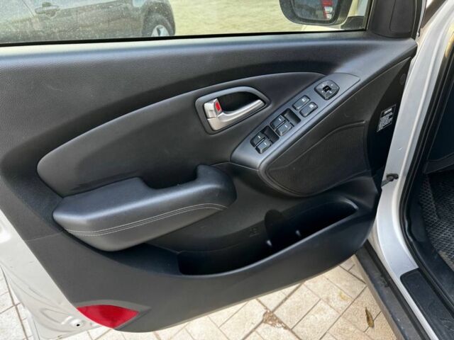 Сірий Хендай іх35, об'ємом двигуна 2 л та пробігом 228 тис. км за 10999 $, фото 6 на Automoto.ua