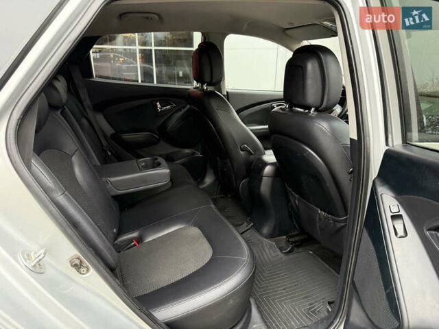 Серый Хендай их35, объемом двигателя 2 л и пробегом 175 тыс. км за 7350 $, фото 20 на Automoto.ua