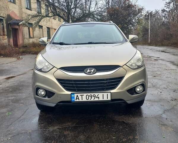Серый Хендай их35, объемом двигателя 2 л и пробегом 244 тыс. км за 10950 $, фото 1 на Automoto.ua