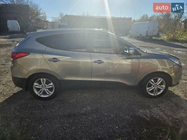 Хендай их35 2010 в Очакове на Automoto.ua Серый Хендай их35, объемом двигателя 2 л и пробегом 170 тыс. км за 11300 $, фото 16 на Automoto.ua