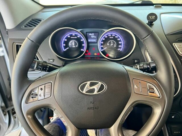 Серый Хендай их35, объемом двигателя 2 л и пробегом 163 тыс. км за 10800 $, фото 10 на Automoto.ua