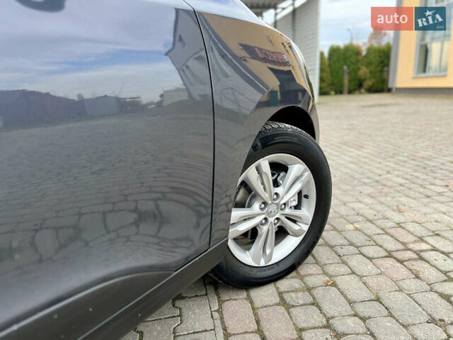 Серый Хендай их35, объемом двигателя 2 л и пробегом 262 тыс. км за 12150 $, фото 37 на Automoto.ua