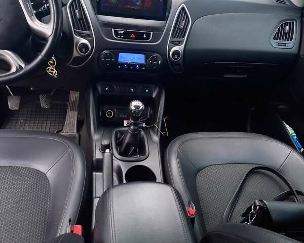 Серый Хендай их35, объемом двигателя 2 л и пробегом 244 тыс. км за 10950 $, фото 27 на Automoto.ua