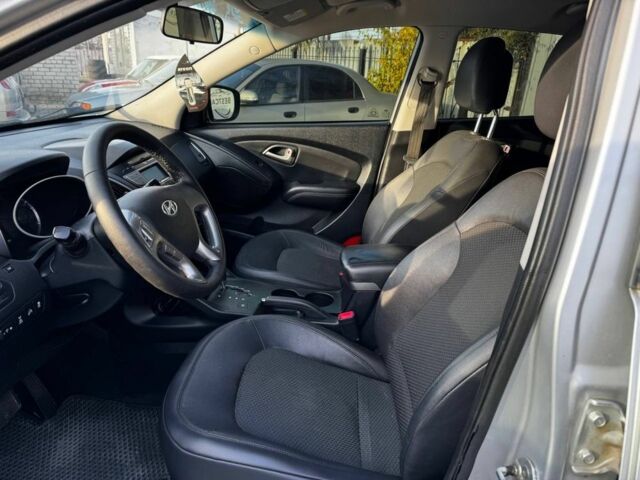 Сірий Хендай іх35, об'ємом двигуна 2 л та пробігом 228 тис. км за 10999 $, фото 7 на Automoto.ua