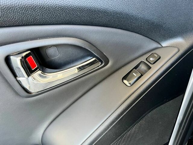 Серый Хендай их35, объемом двигателя 2 л и пробегом 163 тыс. км за 10800 $, фото 22 на Automoto.ua