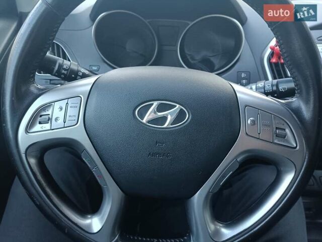Серый Хендай их35, объемом двигателя 2 л и пробегом 249 тыс. км за 11200 $, фото 15 на Automoto.ua