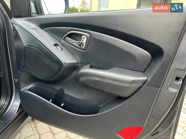 Серый Хендай их35, объемом двигателя 2 л и пробегом 262 тыс. км за 12150 $, фото 81 на Automoto.ua