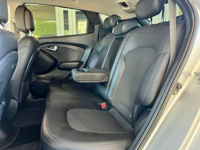 Серый Хендай их35, объемом двигателя 2 л и пробегом 163 тыс. км за 10800 $, фото 17 на Automoto.ua