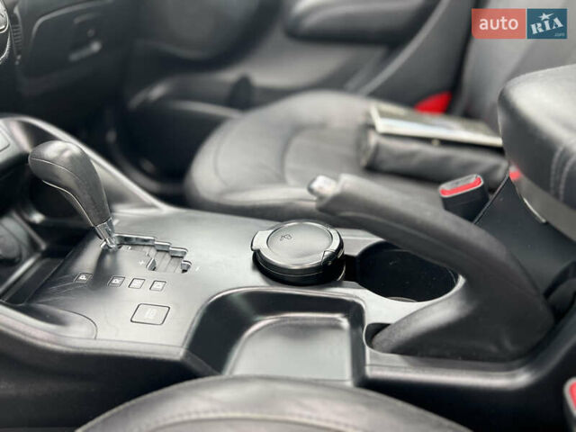 Серый Хендай их35, объемом двигателя 2 л и пробегом 262 тыс. км за 12150 $, фото 59 на Automoto.ua