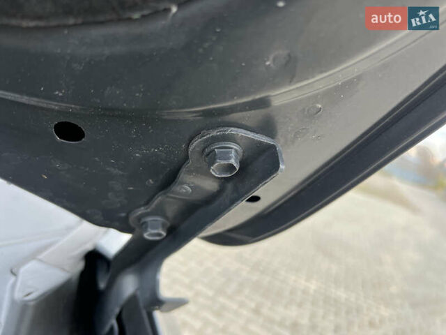Серый Хендай их35, объемом двигателя 2 л и пробегом 262 тыс. км за 12150 $, фото 91 на Automoto.ua