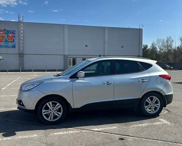 Серый Хендай их35, объемом двигателя 2 л и пробегом 249 тыс. км за 11200 $, фото 25 на Automoto.ua