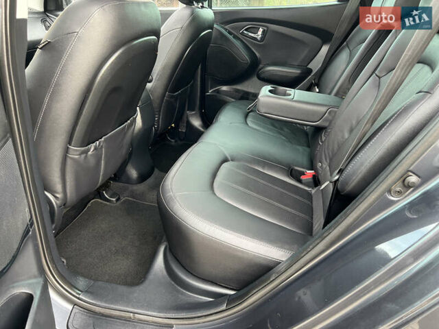 Серый Хендай их35, объемом двигателя 2 л и пробегом 262 тыс. км за 12150 $, фото 64 на Automoto.ua