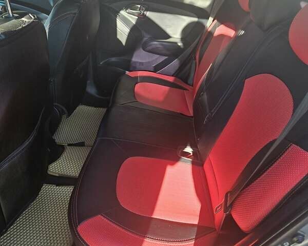 Хендай их35 2010 в Очакове на Automoto.ua Серый Хендай их35, объемом двигателя 2 л и пробегом 170 тыс. км за 11300 $, фото 2 на Automoto.ua