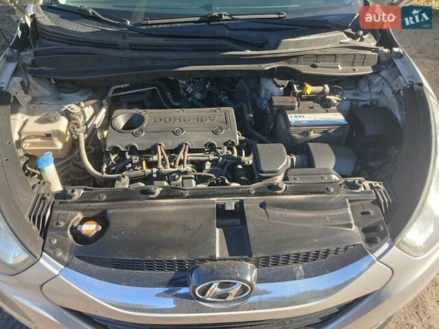 Серый Хендай их35, объемом двигателя 2 л и пробегом 249 тыс. км за 11200 $, фото 13 на Automoto.ua