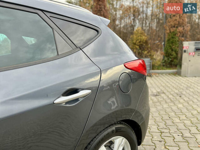 Серый Хендай их35, объемом двигателя 2 л и пробегом 262 тыс. км за 12150 $, фото 23 на Automoto.ua