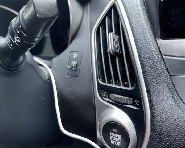 Серый Хендай их35, объемом двигателя 2 л и пробегом 260 тыс. км за 11600 $, фото 14 на Automoto.ua