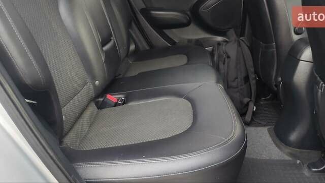 Серый Хендай их35, объемом двигателя 2 л и пробегом 151 тыс. км за 11450 $, фото 31 на Automoto.ua