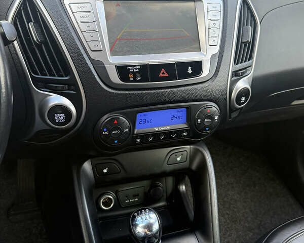 Хендай их35 2010 в Хмельницком на Automoto.ua Серый Хендай их35, объемом двигателя 2 л и пробегом 180 тыс. км за 11000 $, фото 13 на Automoto.ua