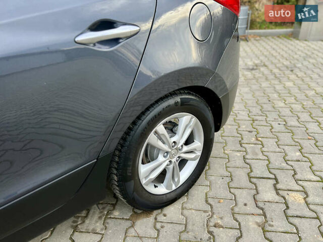 Серый Хендай их35, объемом двигателя 2 л и пробегом 262 тыс. км за 12150 $, фото 22 на Automoto.ua