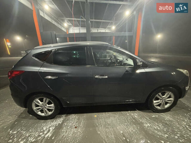 Серый Хендай их35, объемом двигателя 1.69 л и пробегом 225 тыс. км за 11500 $, фото 7 на Automoto.ua