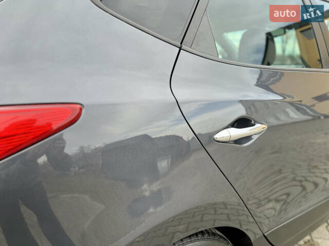 Серый Хендай их35, объемом двигателя 2 л и пробегом 262 тыс. км за 12150 $, фото 32 на Automoto.ua