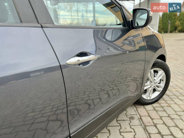 Серый Хендай их35, объемом двигателя 2 л и пробегом 262 тыс. км за 12150 $, фото 34 на Automoto.ua