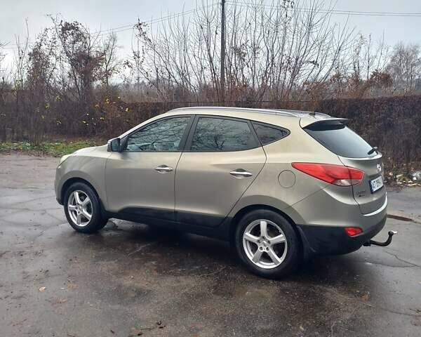 Серый Хендай их35, объемом двигателя 2 л и пробегом 244 тыс. км за 10950 $, фото 17 на Automoto.ua